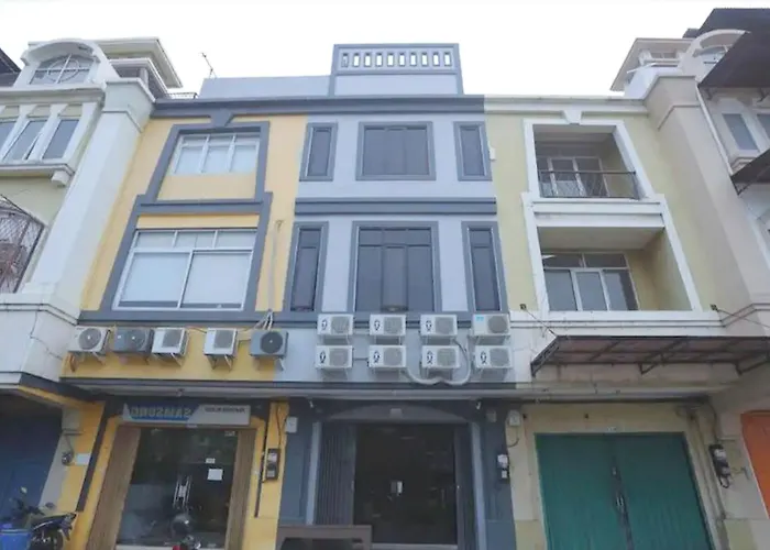 OYO Life 92883 Kost Ratana Cengkareng Syariah Hotel Jakarta